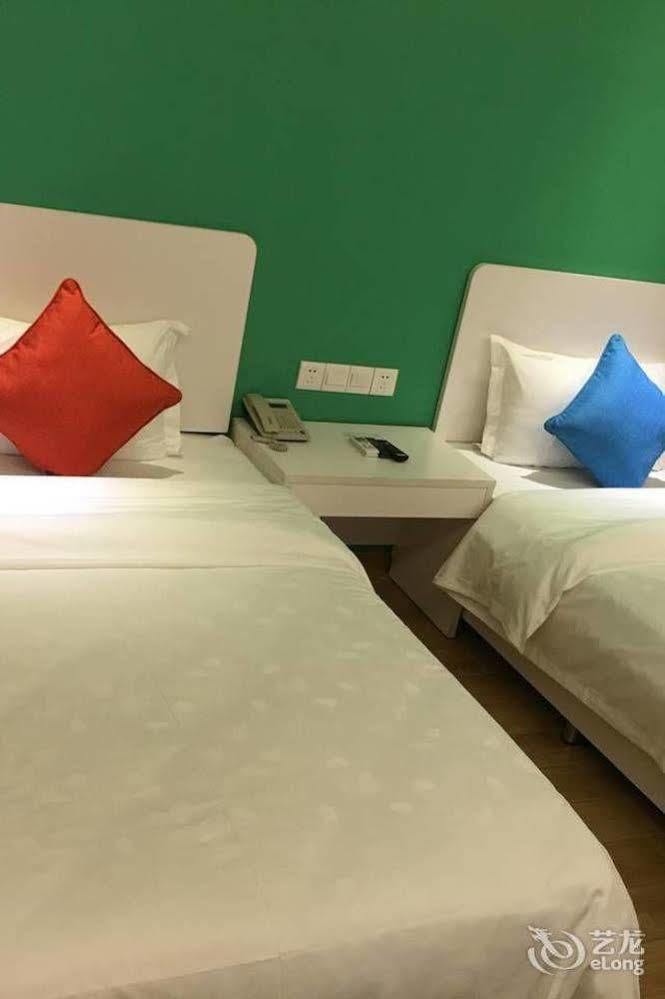Yilan Hotel Shenzhen Investment Management Co. Ltd Exteriör bild